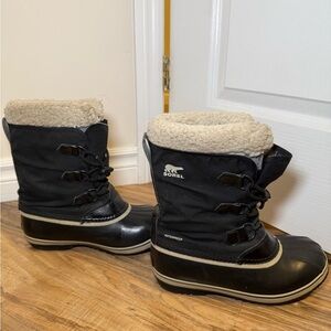 Sorel - Women’s Black and White Warm Cozy Faux Fur Winter Boots in Size EUR 38